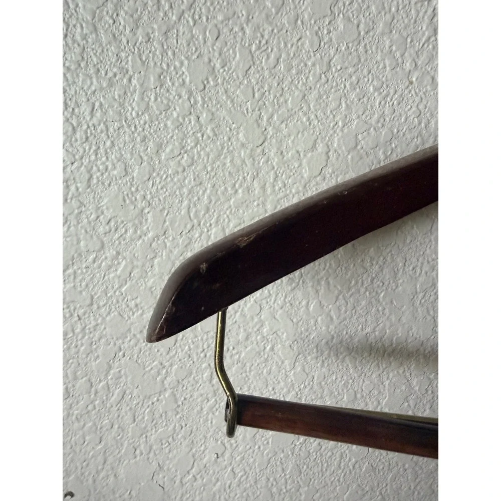 Vintage Dillards Wooden Suit Hanger Mahogany Finish Locking Pant Bar‎ Gold Logo